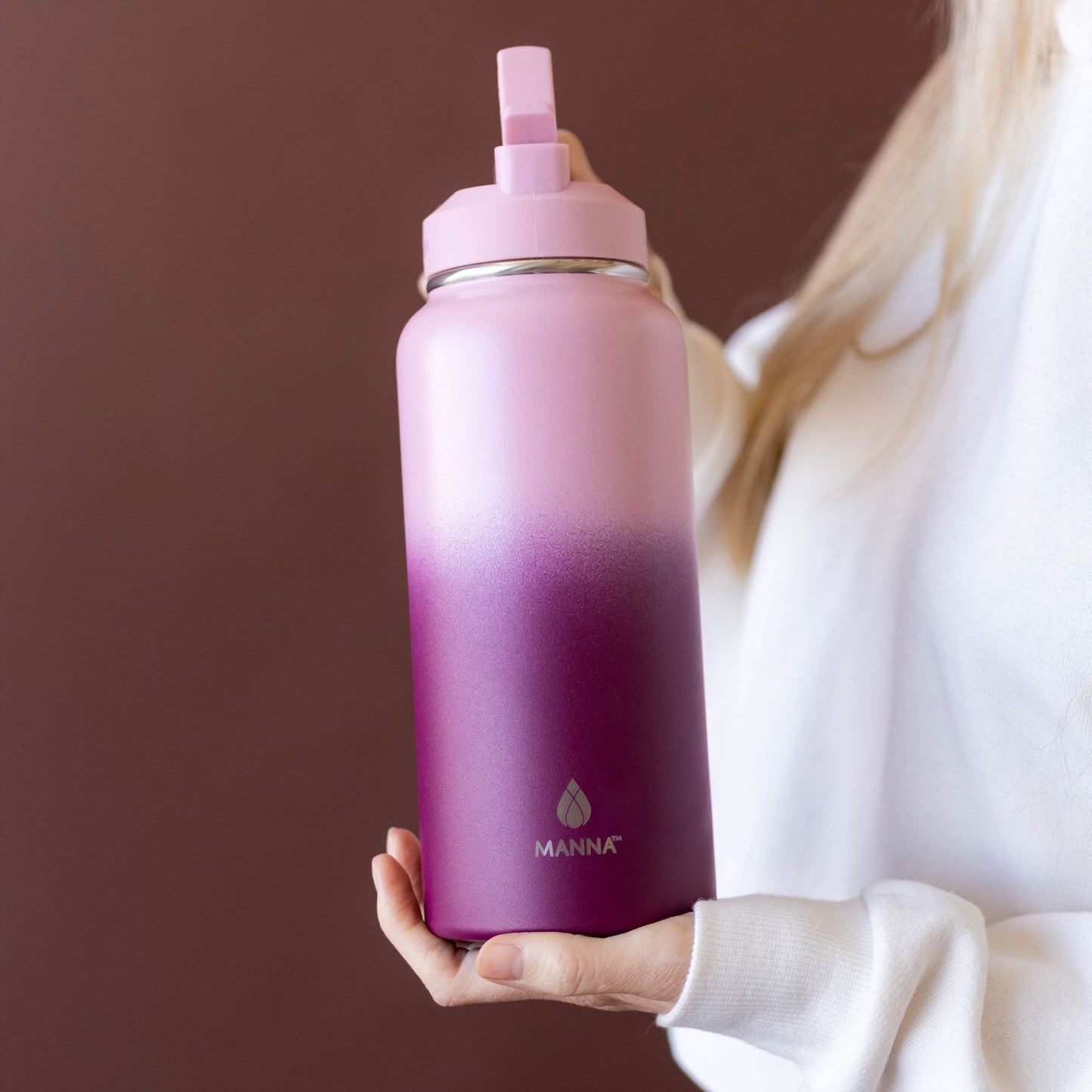32-oz-powel-bottle-p4 32_Manna_Website_Lifestyles-2.jpg