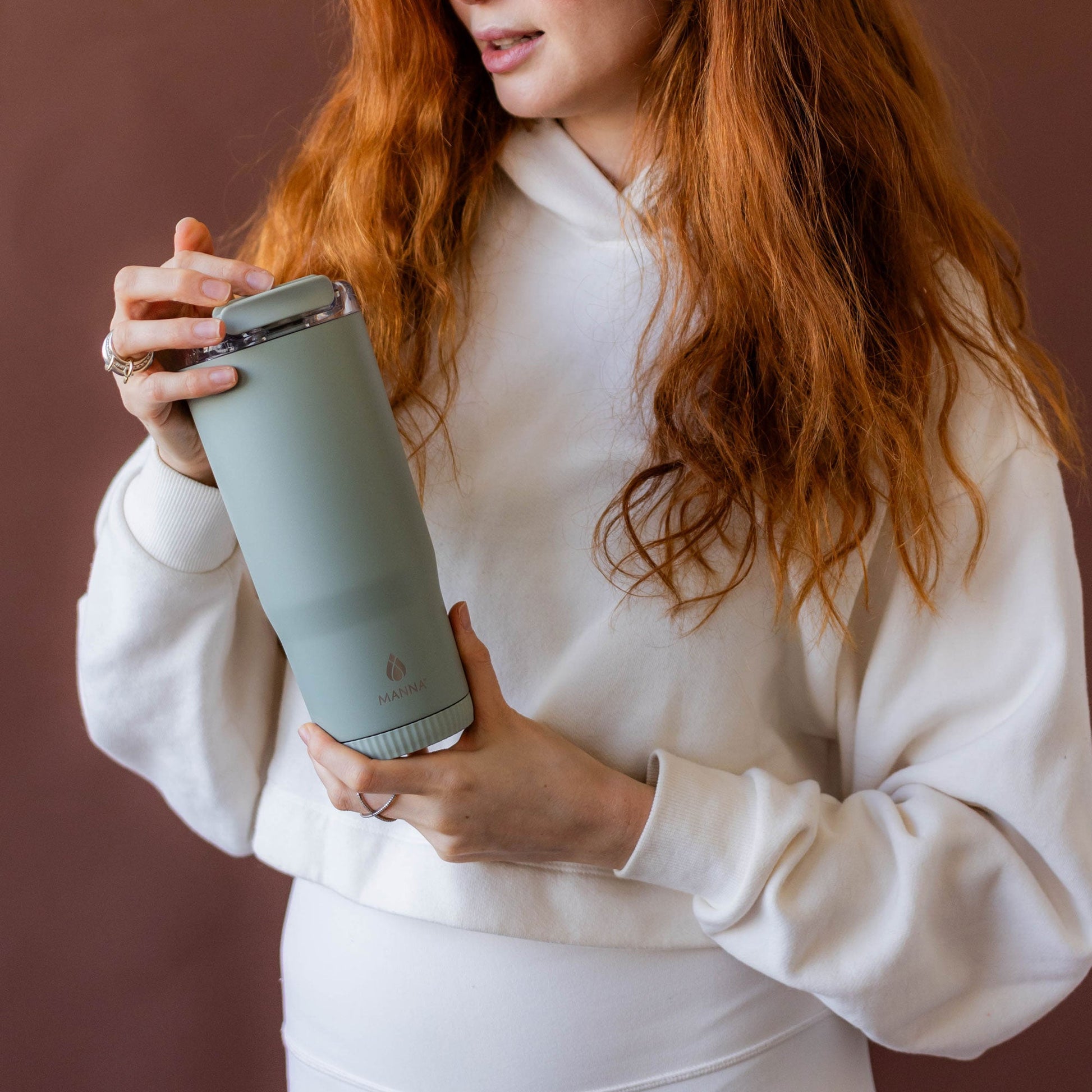 30-oz-groove-tumbler-u3 4Manna_Website_Lifestyles-17.jpg